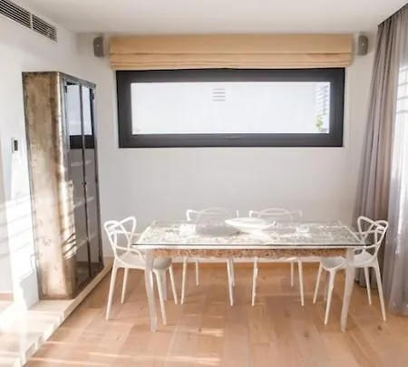 Del Mar Villa *